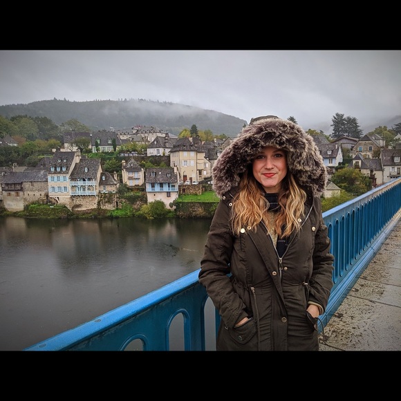 Meet your Posher, Melissa - Picture 3 of 6